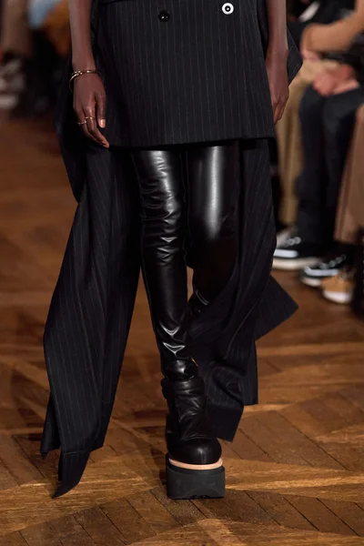 Look 28